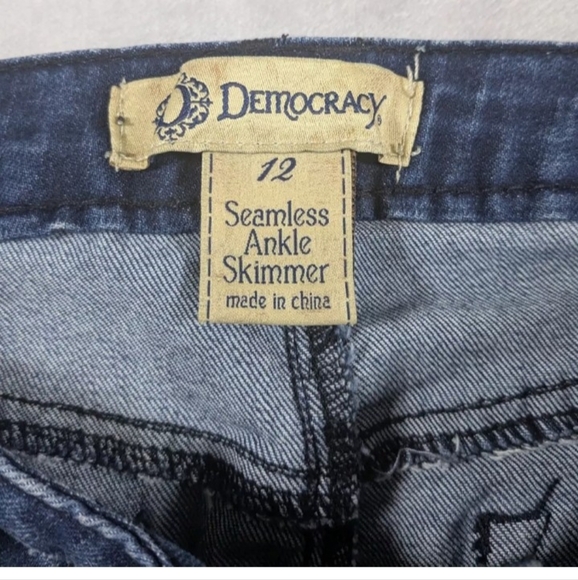 Democracy Brand Embroidered Floral Jeans 12 - Picture 7 of 7